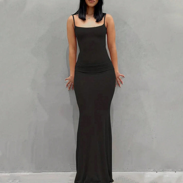 Elegant maxi dress for women with narrow spaghetti straps and a fluid cut Chic & Stil
