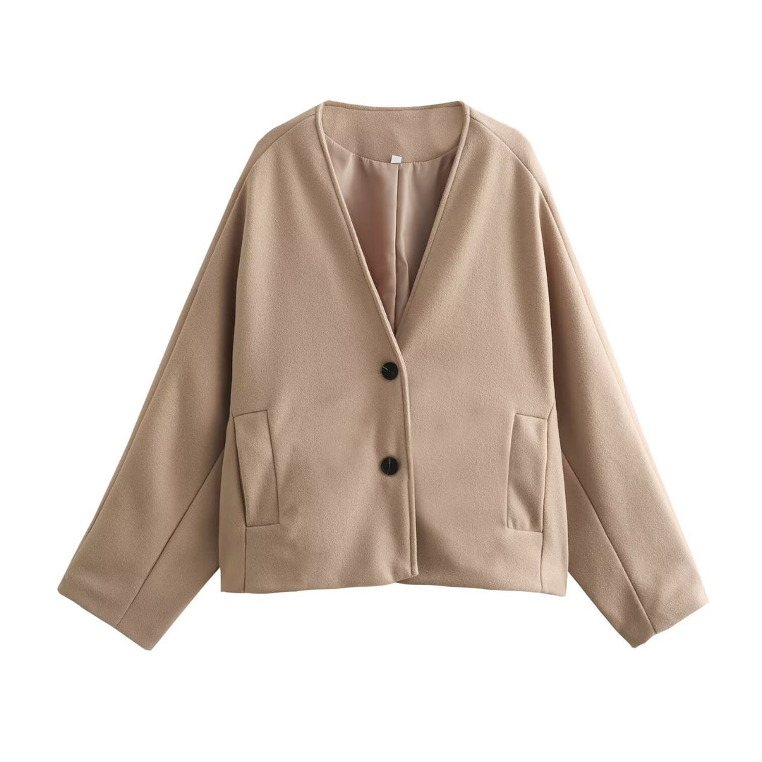 Veste féminine à la mode avec une coupe élégante et des poches pratiques Chic & Stil