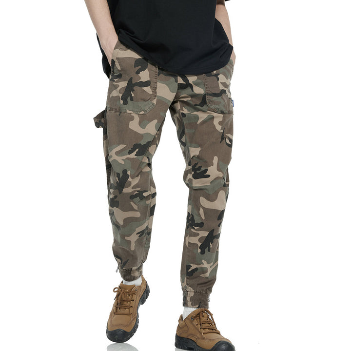 Men's cargo pants with practical side pockets Lune London