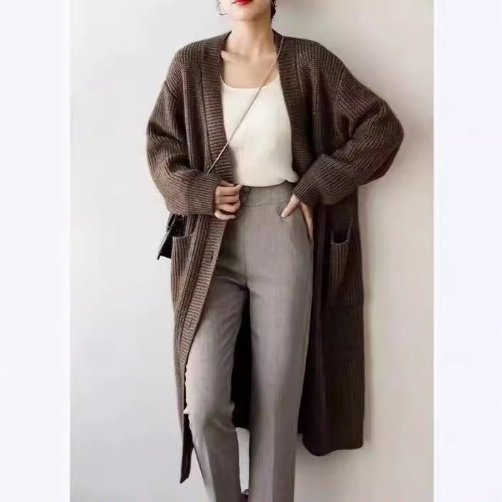 Cardigan long tricot femme avec poches plaquées et fermeture à boutons Chic & Stil