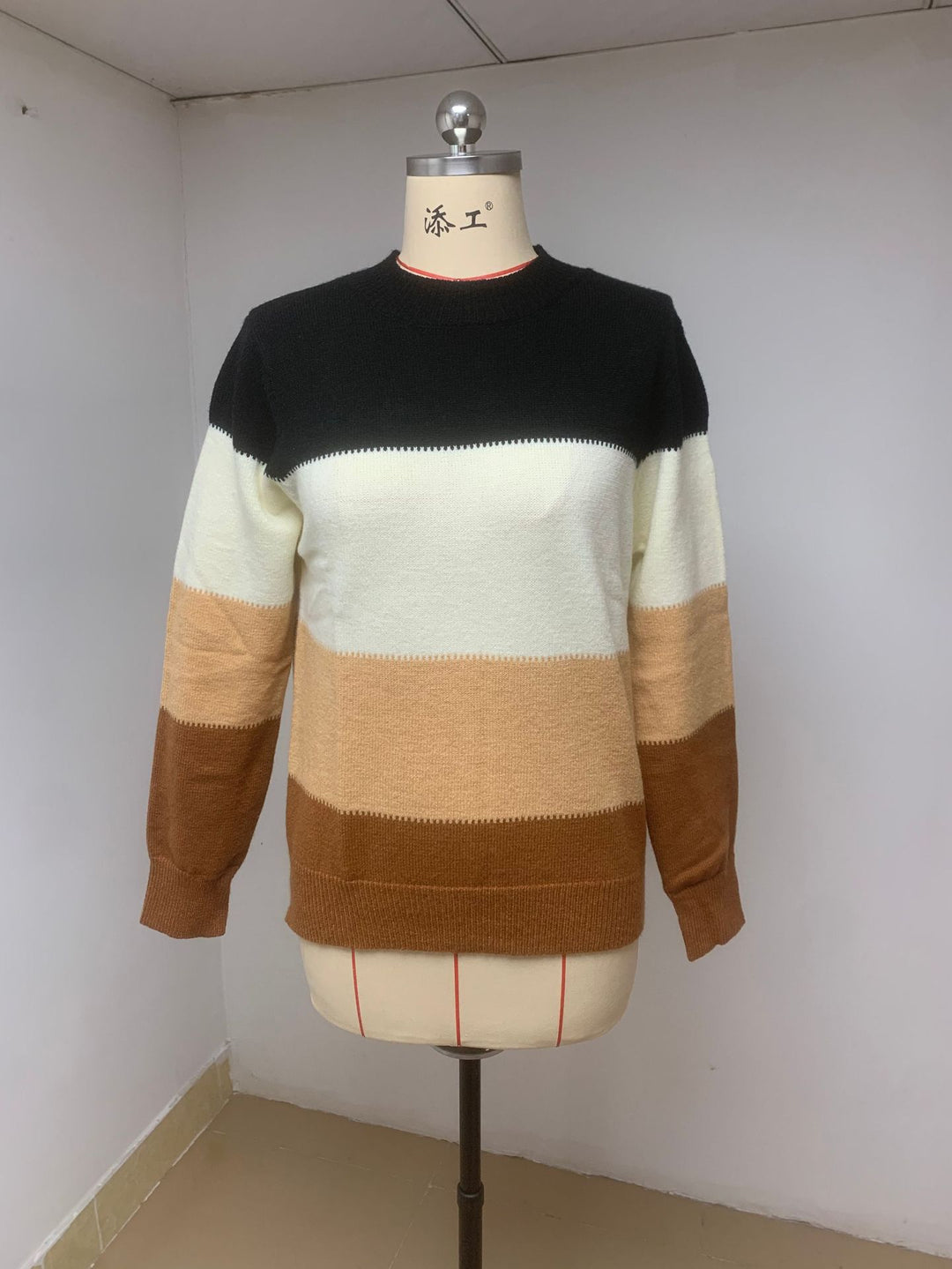 Women’s knitted sweater with modern color combinations Lune London