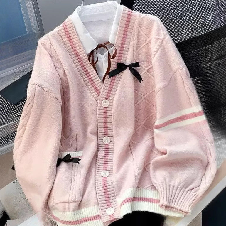 Casual knitted jacket for women with playful details and a deep V-neck Lune London