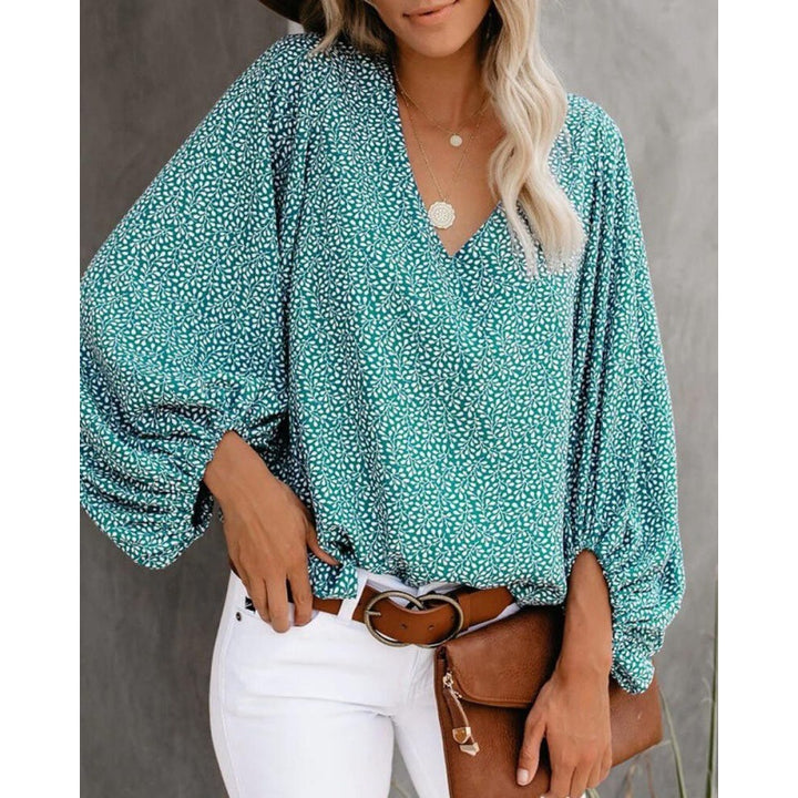 Blouse féminine à la mode avec des manches larges et un col en V Chic & Stil