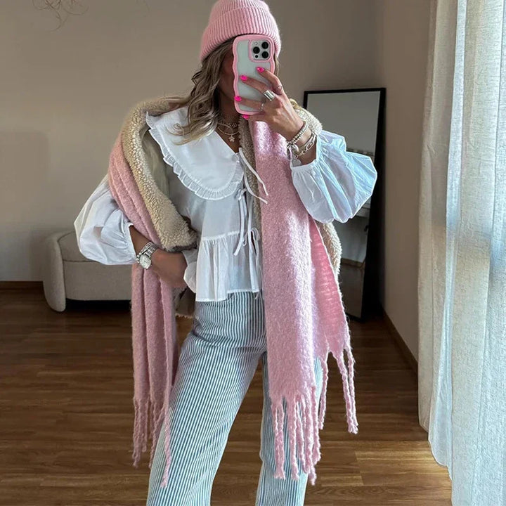 Blouse ludique pour femmes avec ourlet à volants et fermeture par nœud Chic & Stil