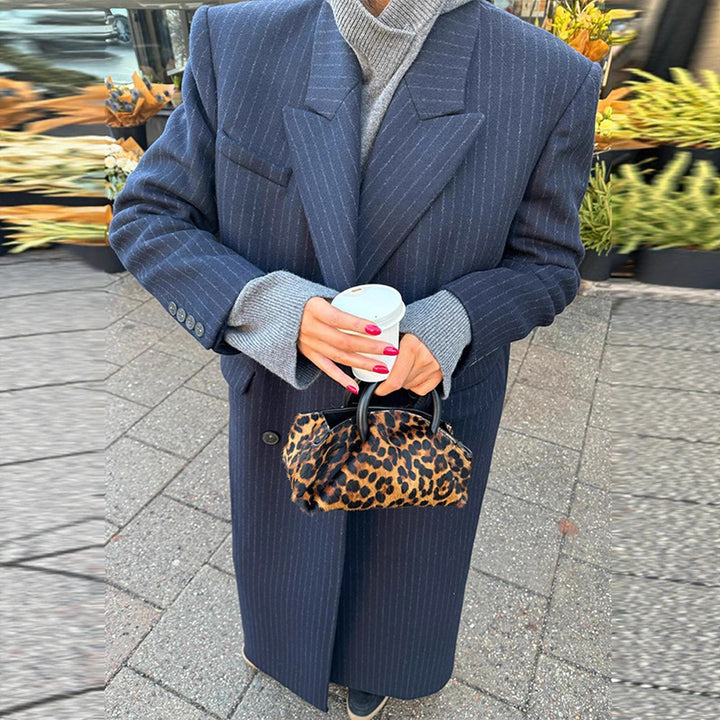 Manteau de trench rayé élégant pour femmes avec patte de boutonnage double et poches pratiques Chic & Stil