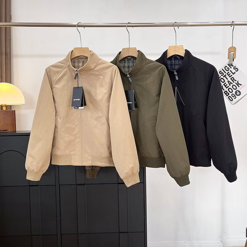 Veste de transition féminine à la mode avec col montant et poches pratiques Chic & Stil