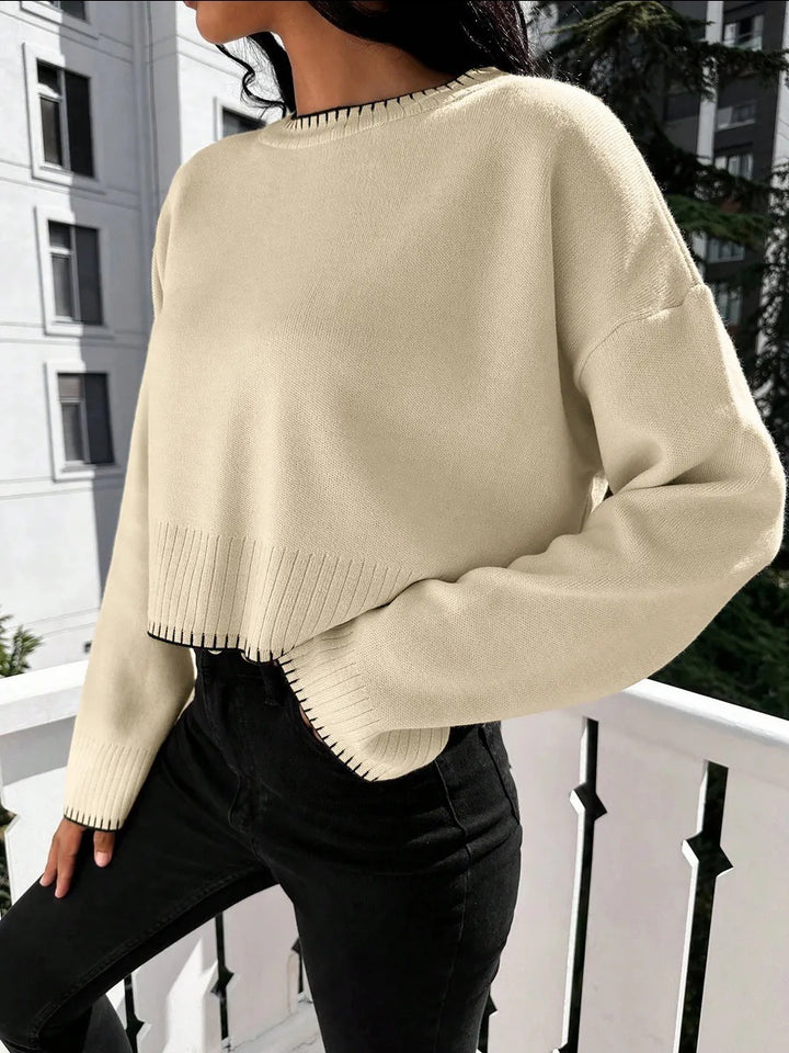 Casual knit sweater for women with contrasting seams and a short cut Lune London