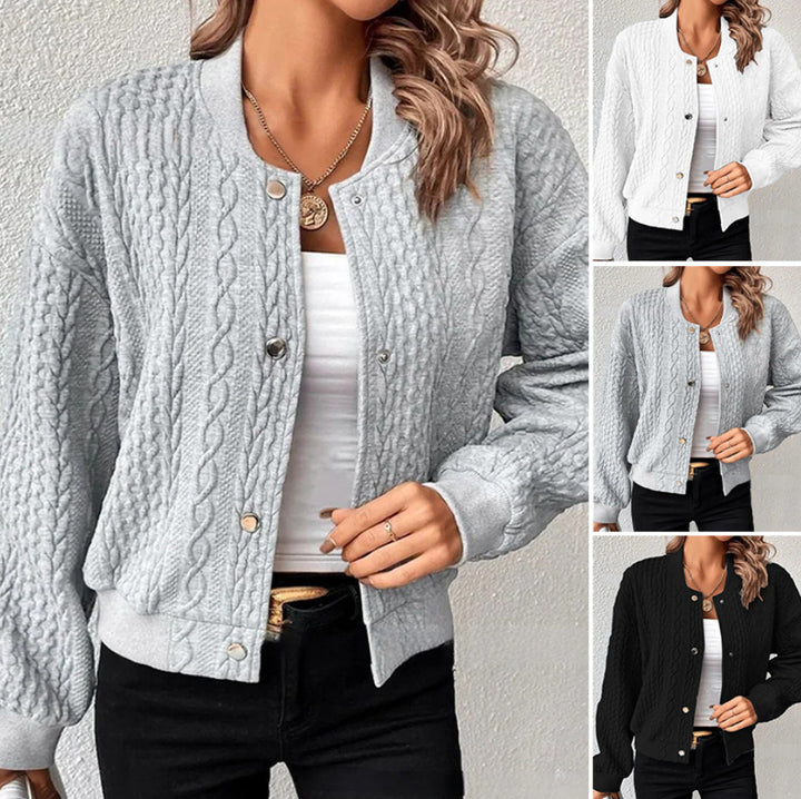 Cardigan pour femmes avec un élégant motif en torsades et fermeture à boutons-pression Chic & Stil