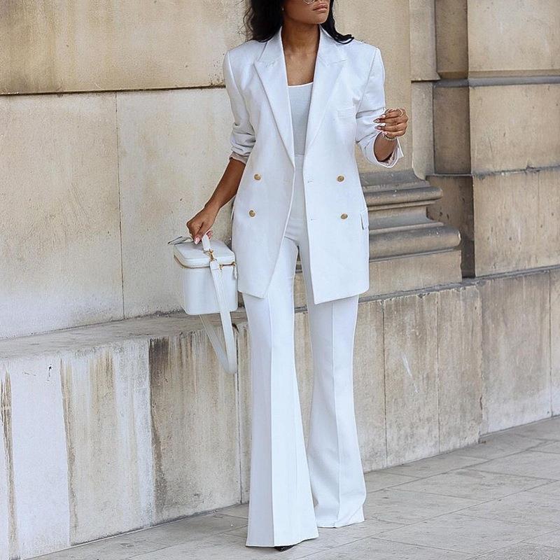 Blazer jacket for women with an elegant cut and a chic casual touch