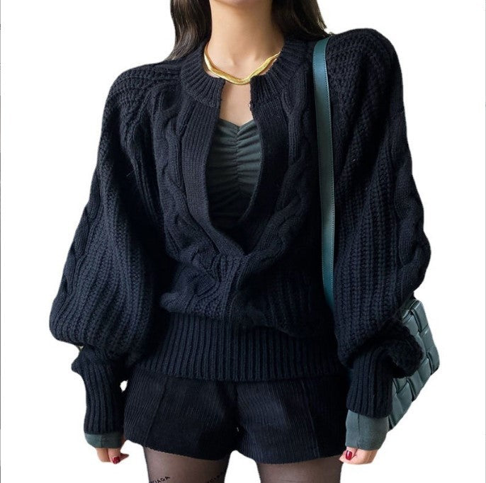 Chunky knit pullover for women with voluminous sleeves and a V-neck Lune London