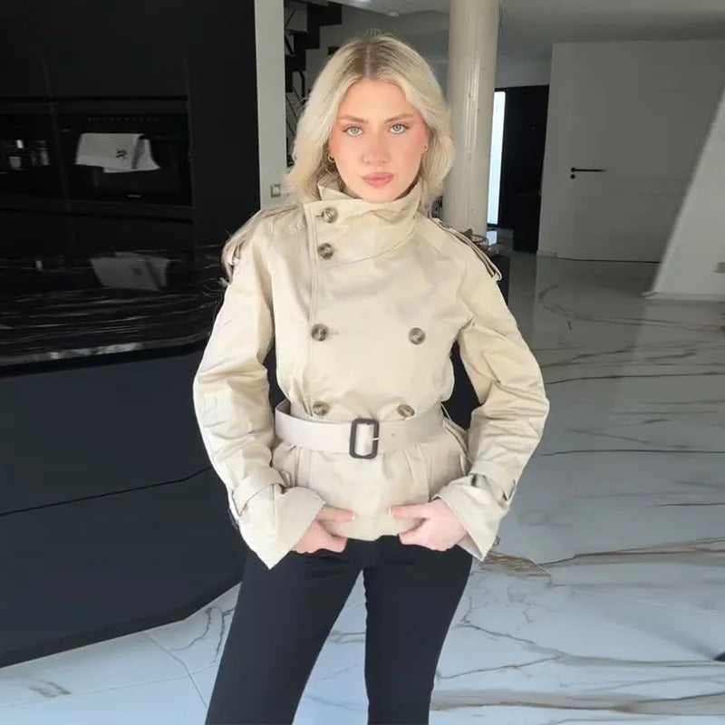 Manteau trench court féminin à la mode avec double rangée de boutons et ceinture Chic & Stil