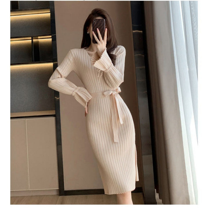 Robe en tricot pour femmes avec un élégant cintrage à la taille et une structure à côtes Chic & Stil