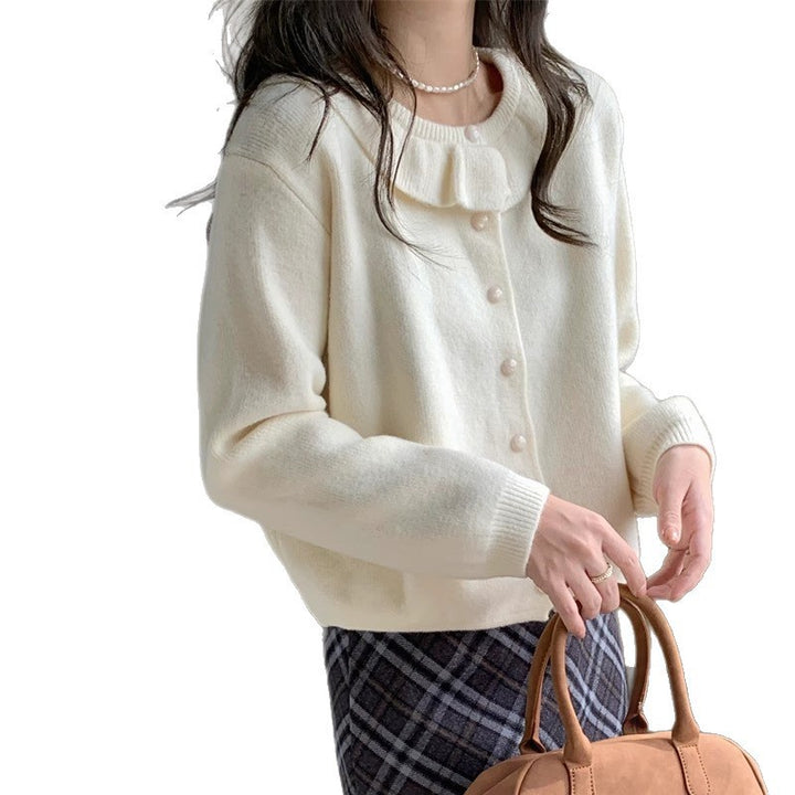 Pull en tricot pour femme avec col volant romantique et fin détails de boutons Chic & Stil