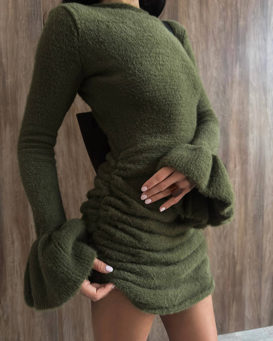 Robe tricot à manches courtes pour femmes avec des manches volumineuses et une coupe ajustée Chic & Stil