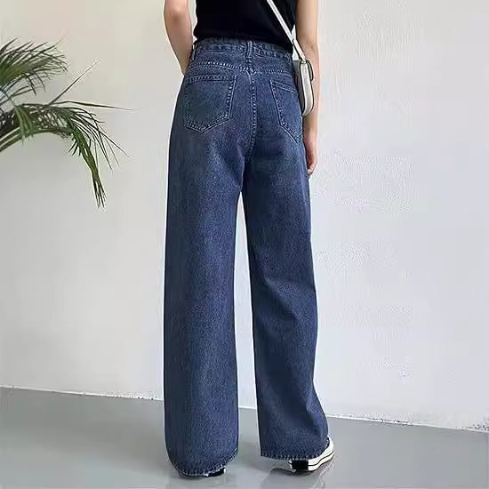 Women's loose high-rise jeans with a comfortable fit and casual style Lune London