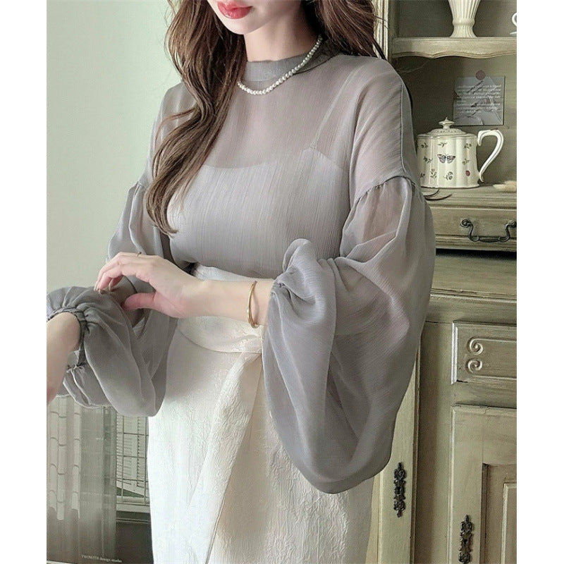 Femme blouse élégante avec des manches volumineuses et un col rond intemporel Chic & Stil