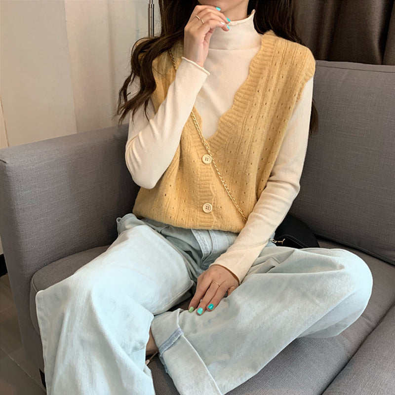 Knit cardigan for women with V-neck and buttons Lune London