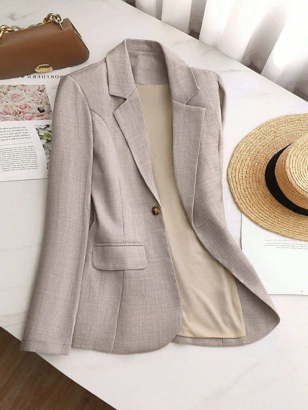 Women Elegant and Lightweight Blazer with a Modern Cut and Practical Pockets Lune London