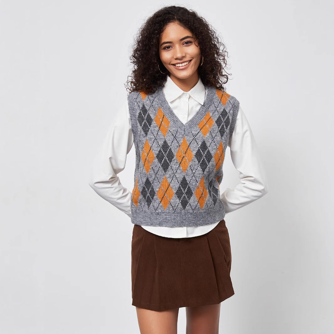Women Chunky Knit Vest with an Elegant Diamond Pattern Lune London