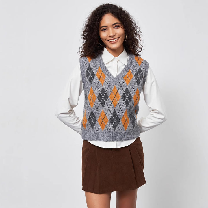 Women Chunky Knit Vest with an Elegant Diamond Pattern Lune London
