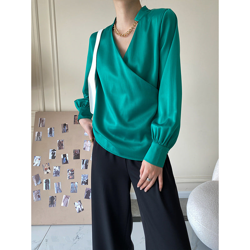 Ladies elegant wrap top with detailed V-neck Chic & Stil