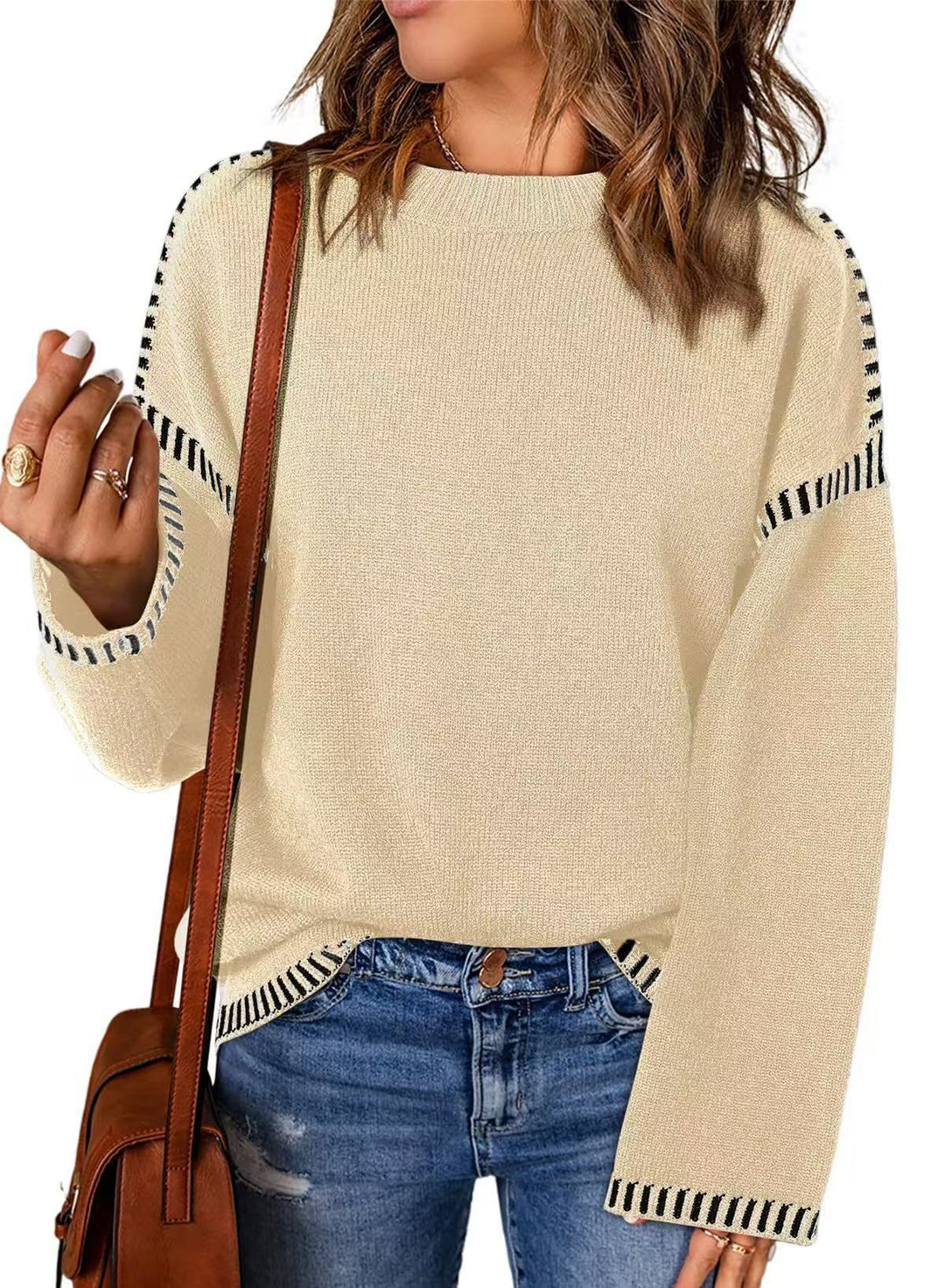 Pull-over tricot décontracté pour femmes avec des bords contrastés et une coupe décontractée Lune London