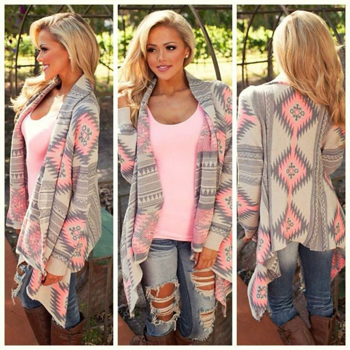 Cardigan pour femmes avec motif folklorique et ourlet asymétrique Chic & Stil