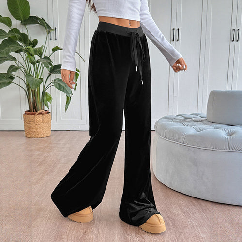 Loose lounge pants in velvet for women with elastic waistband and drawstring Lune London