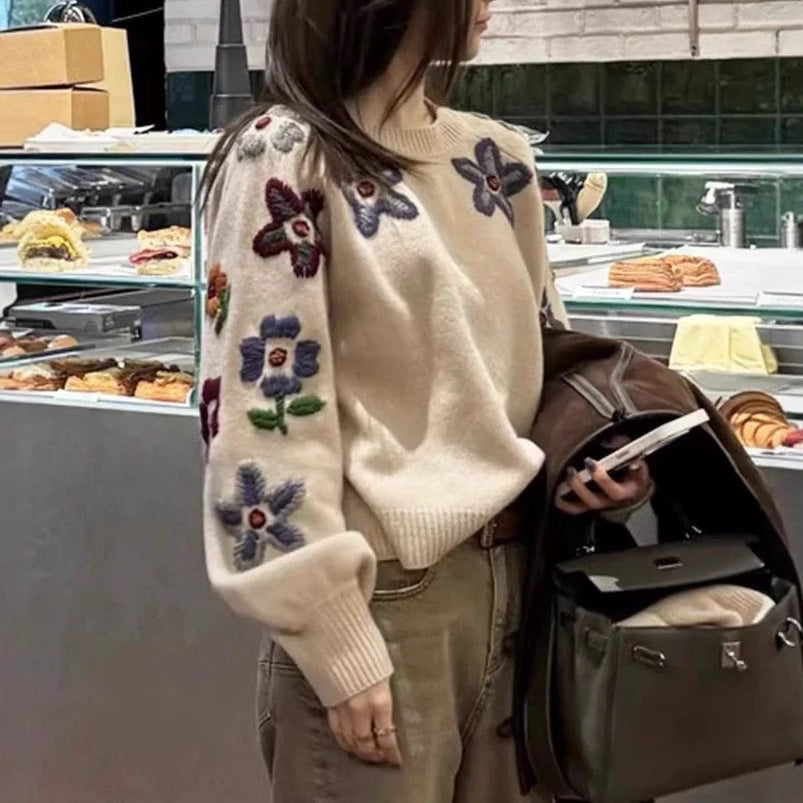 Pull féminin tendance avec design brodé floral Chic & Stil