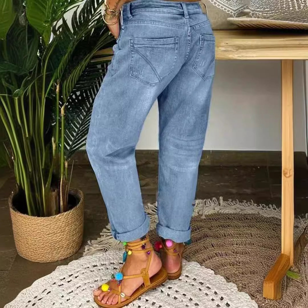 Jeans pour femmes à coupe décontractée avec boutons hauts et détails usés Chic & Stil