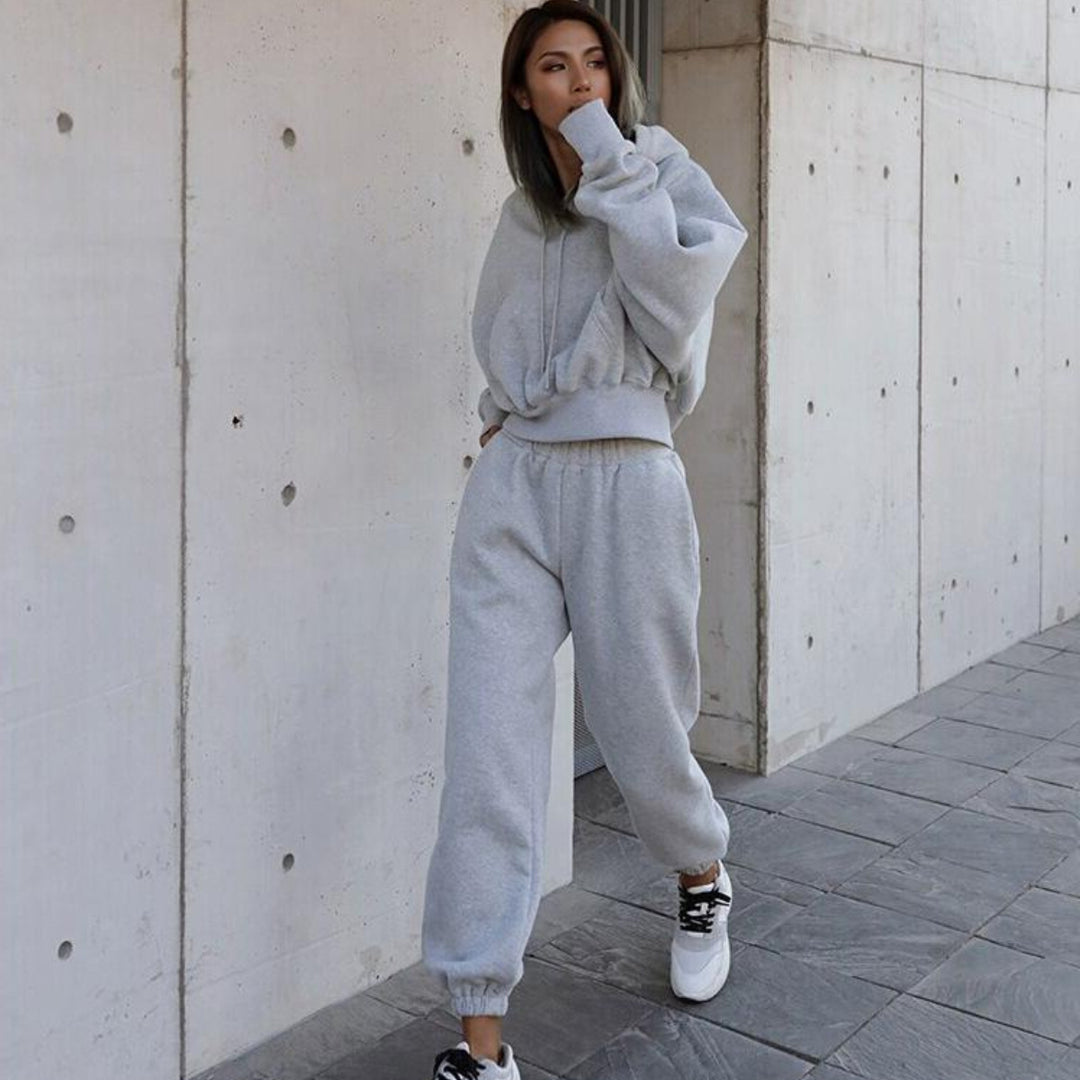 Casual hoodie set for women with a loose fit and practical pockets Lune London