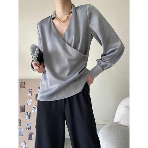 Ladies elegant wrap top with detailed V-neck Chic & Stil