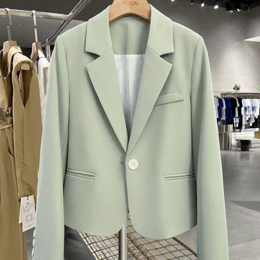 Veste élégante et ajustée pour femmes avec des revers fins Chic & Stil