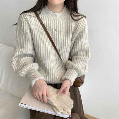 Chunky knit sweater for women with crew neck and decorative buttons Lune London