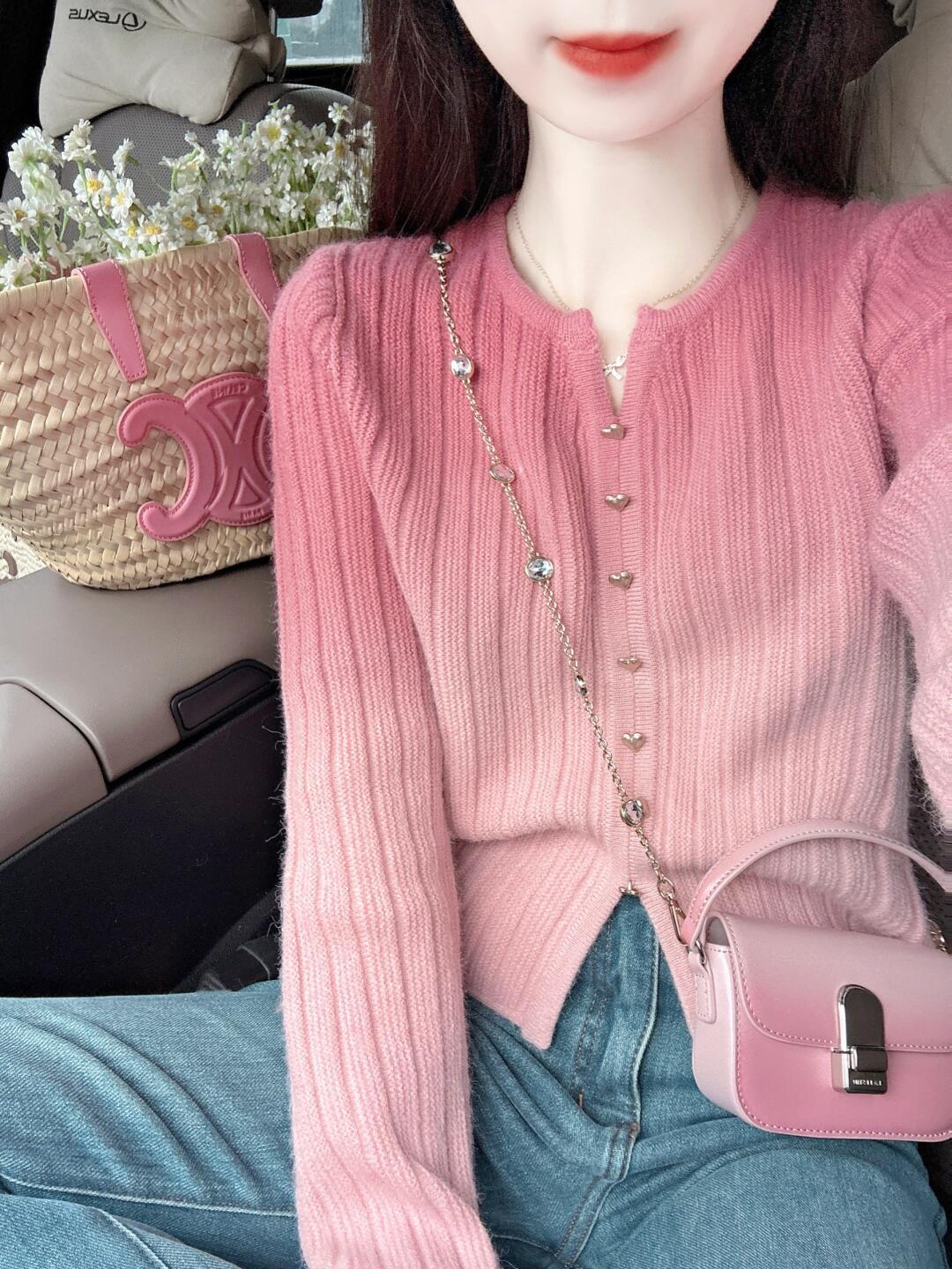 Pull en maille doux pour femmes avec détails en forme de cœur Chic & Stil