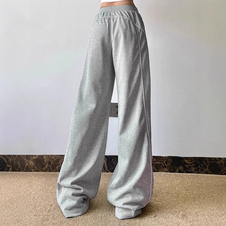 Casual women's jogging pants with a loose fit and an elastic waist Lune London
