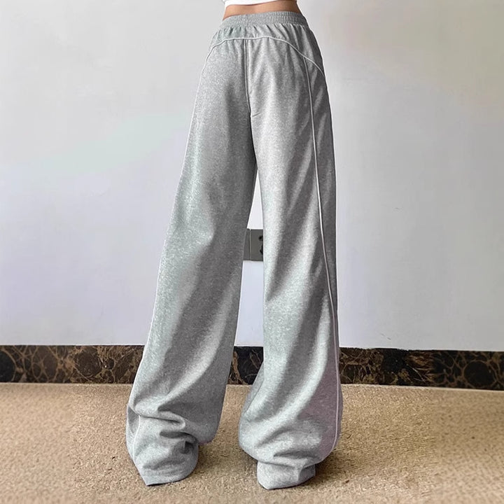 Casual women's jogging pants with a loose fit and an elastic waist Lune London