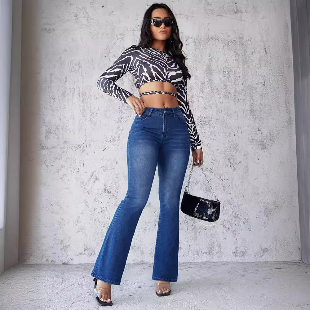 Ladies Flared Jeans in modern design with high waist and extravagant wash Lune London