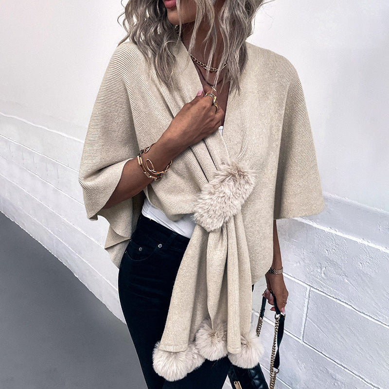 Elegant poncho for ladies with luxurious faux fur trim Lune London