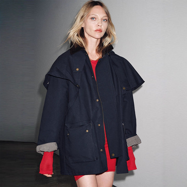 veste de randonnée imperméable pour femmes avec un design de capuche innovant Lune London