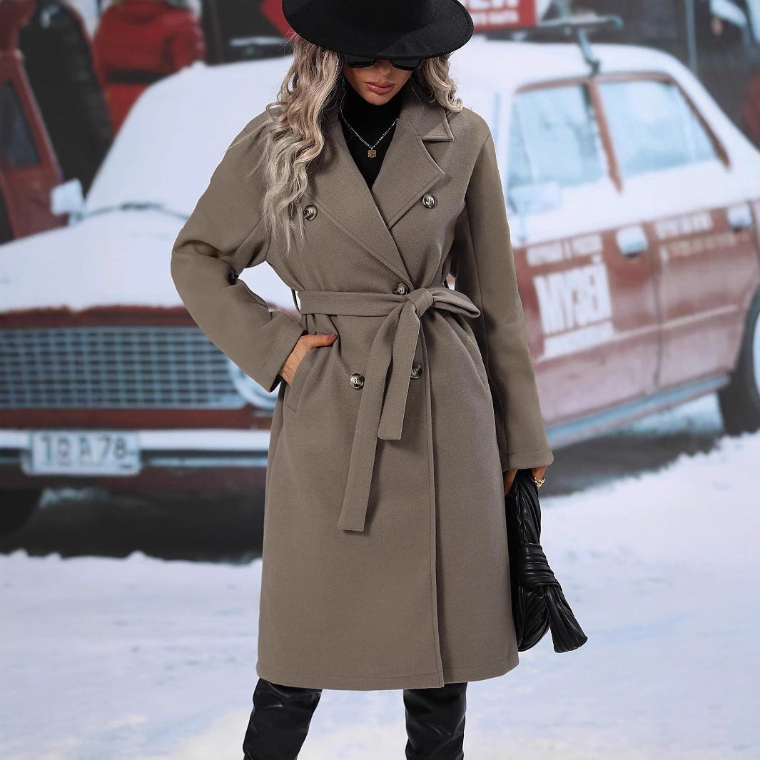 Elegant women's overcoat with tie belt and double row of buttons Lune London
