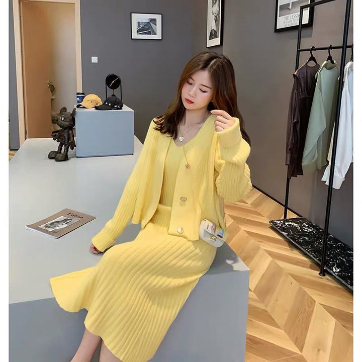 Ensemble en tricot confortable pour femmes avec col en V et détail de bouton tendance Chic & Stil