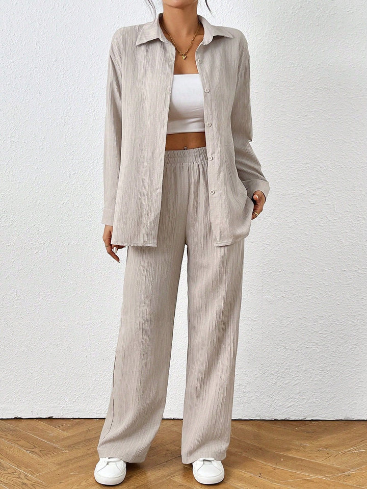 Casual and elegant set for women in fine pleated material Lune London