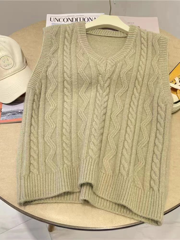 Ladies chunky knit cardigan with V-neck and twisted pattern Lune London