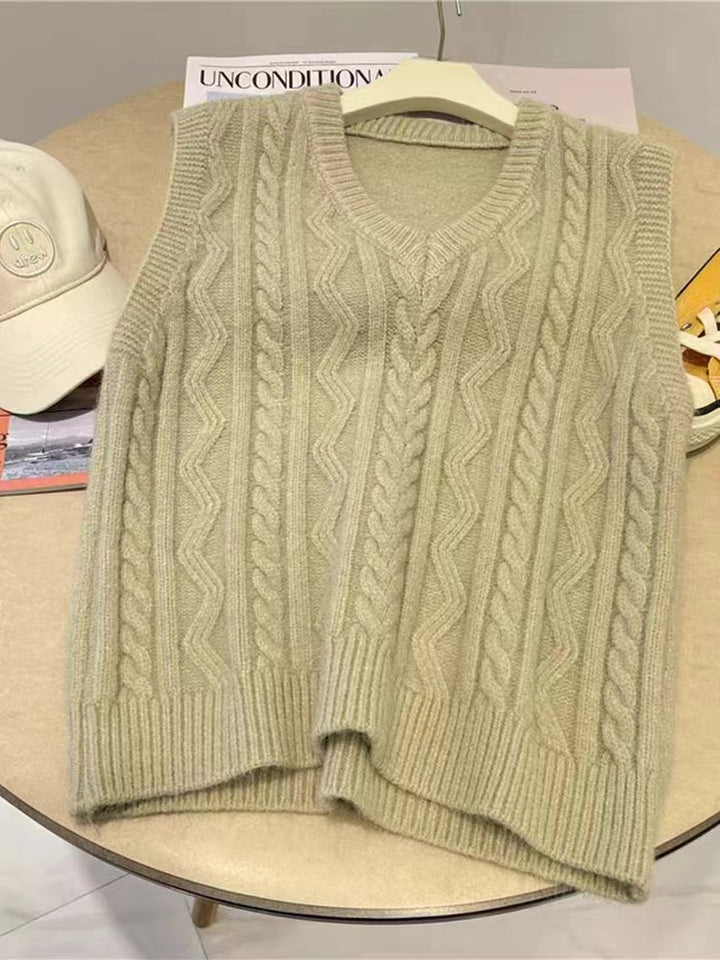 Ladies chunky knit cardigan with V-neck and twisted pattern Lune London