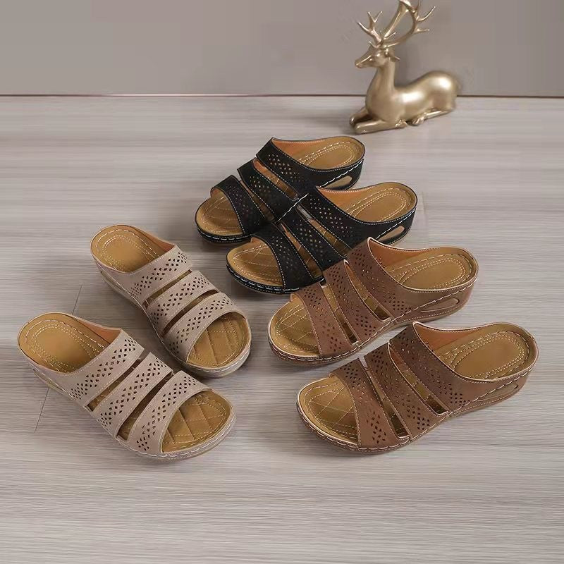 Comfortable ladies' sandals with separator straps, perforated straps, and an anatomical sole Lune London