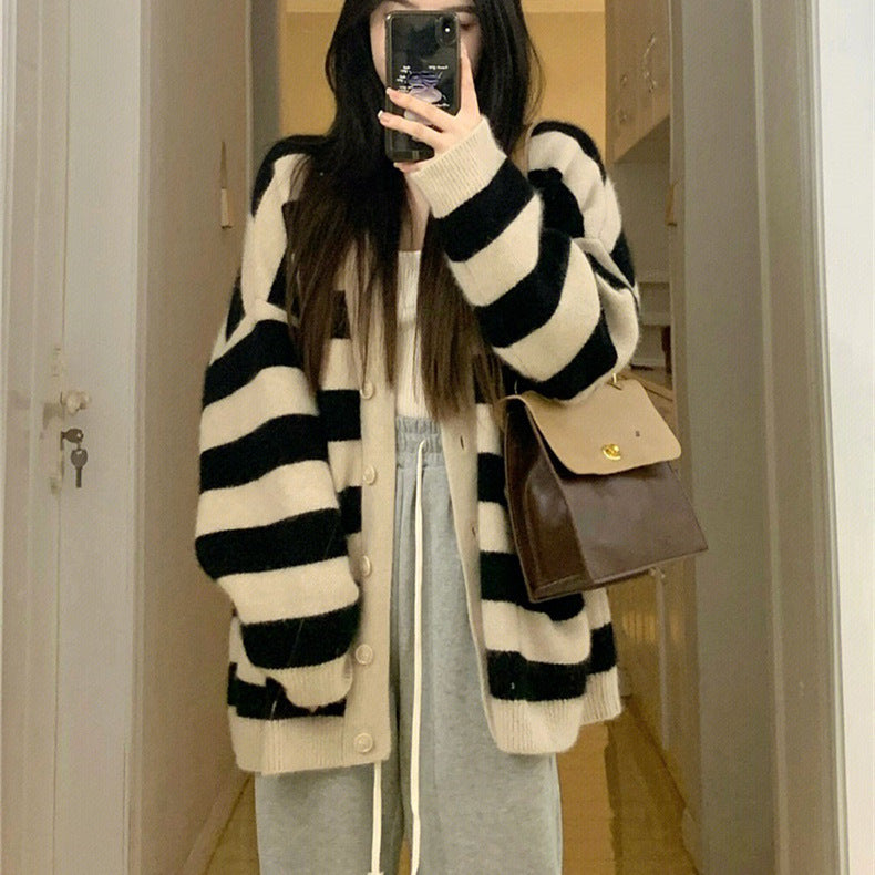 Cardigan femme en tricot épais avec motif rayé et poches pratiques Chic & Stil