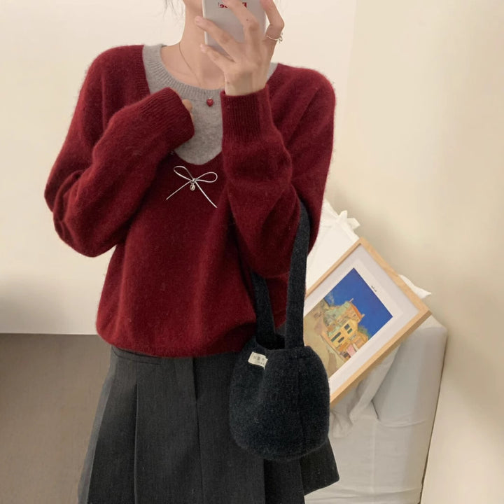 Pull femme avec col en V élégant et applique nœud en premium Chic & Stil