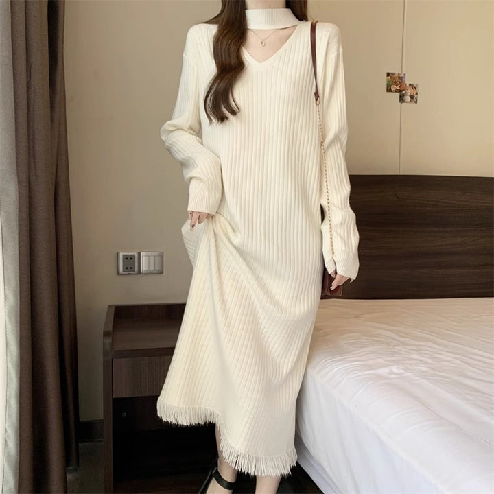 Robe en tricot pour femmes avec décolleté en V et franges Chic & Stil