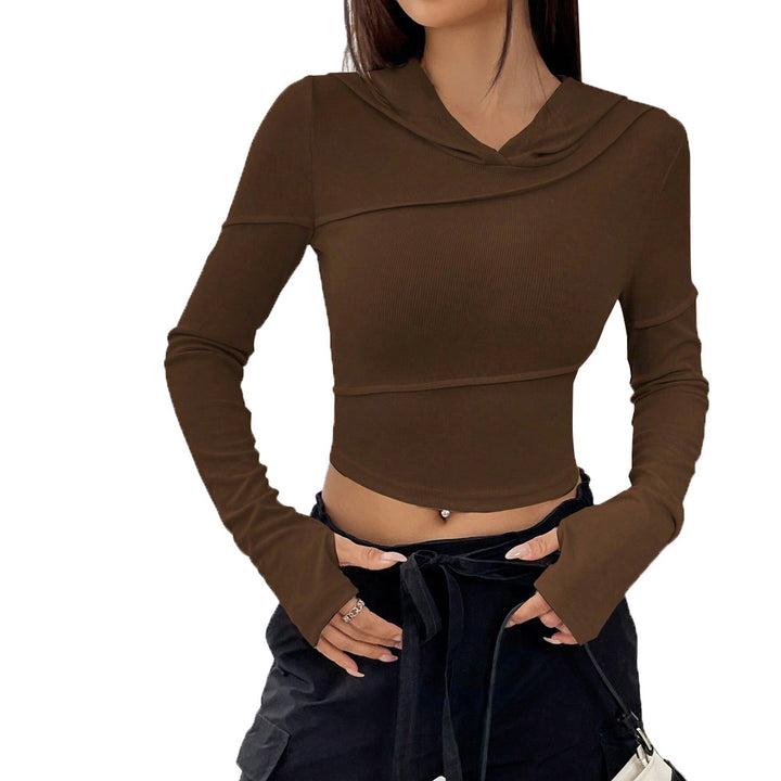 Chic & Stil Women's short top with an elegant hoodie design and long sleeves